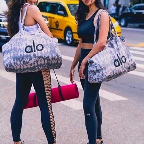 NWT ALO Yoga Iconic Shopper Tote Large Gray Tie Dye - Picture 3 of 6